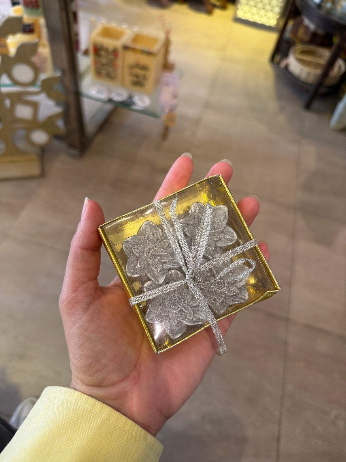 Set of 4 Silver Flower Mini Candles in Gift Box