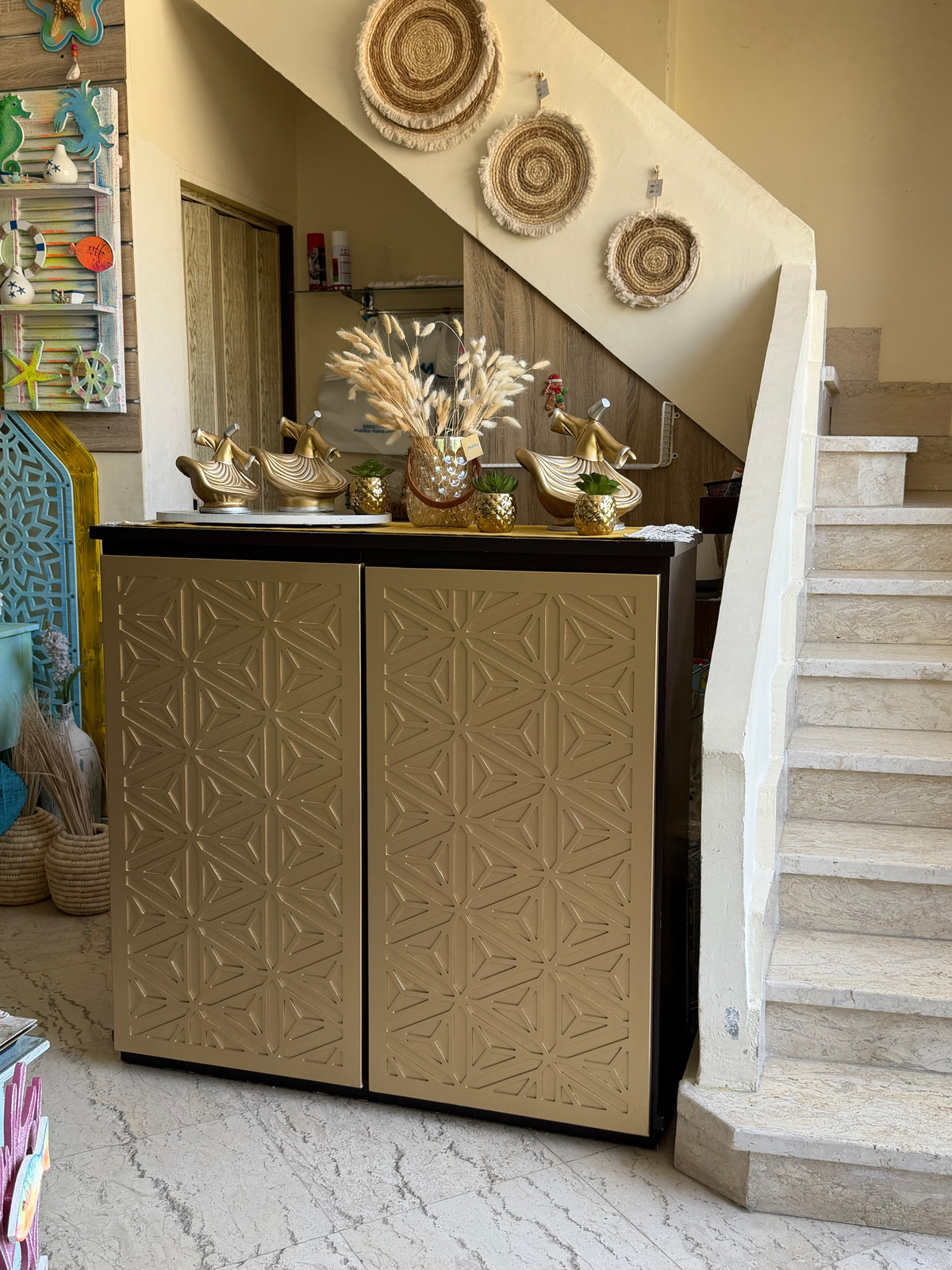 Elegant Shoe cabinet