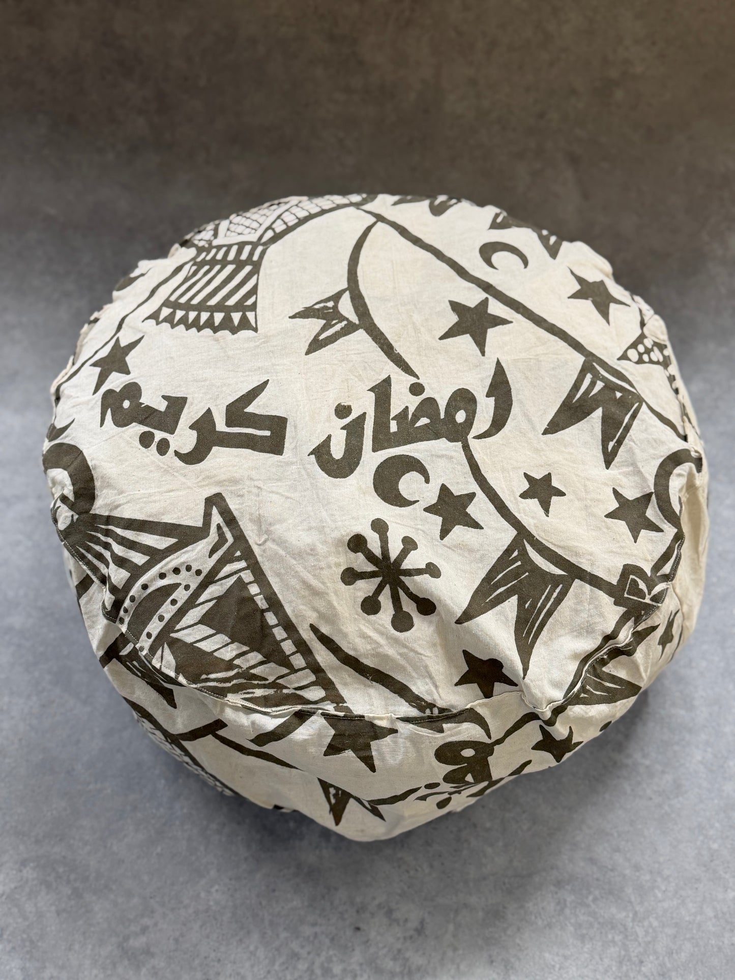 Ramadan Kareem Padded Floor Pouf – Elegant Arabic Calligraphy Seating